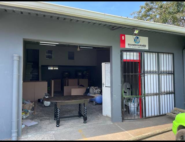 99M² WAREHOUSE TO LET IN BRIARDENE